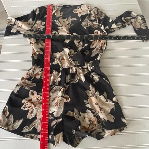 Lulu’s Floral Romper size S - Picture 11 of 14